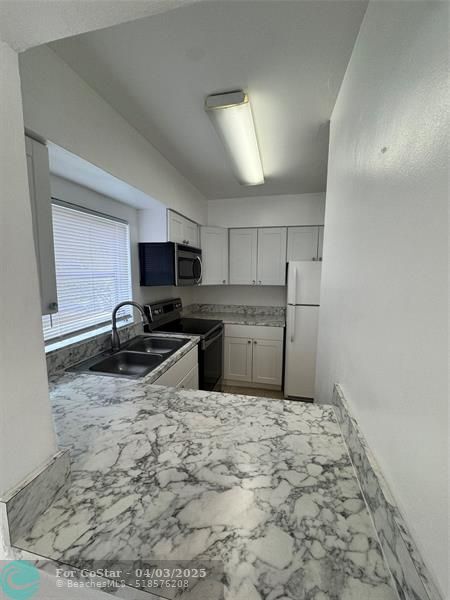 Building Photo - 1581 NE 34th Ct
