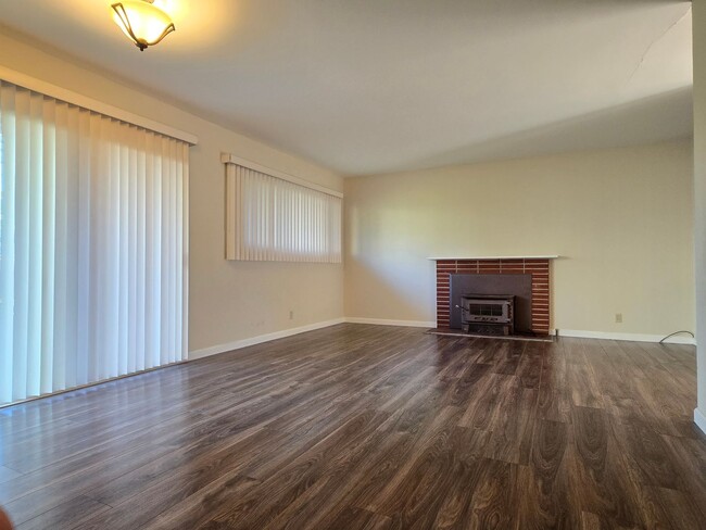 Building Photo - 1235 Heatherstone Way