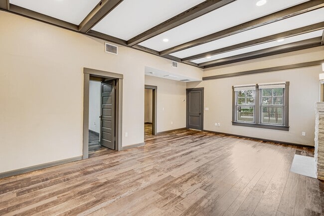 Building Photo - 621 Forest Hill Blvd