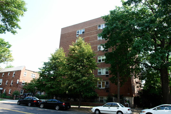 Building Photo - 3815 Bowne St