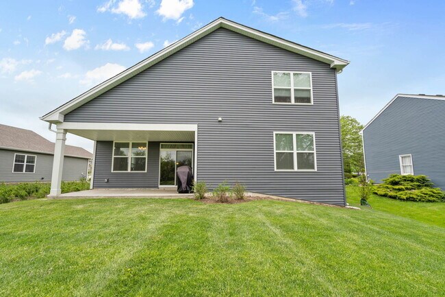 Building Photo - 313 S Fork Dr