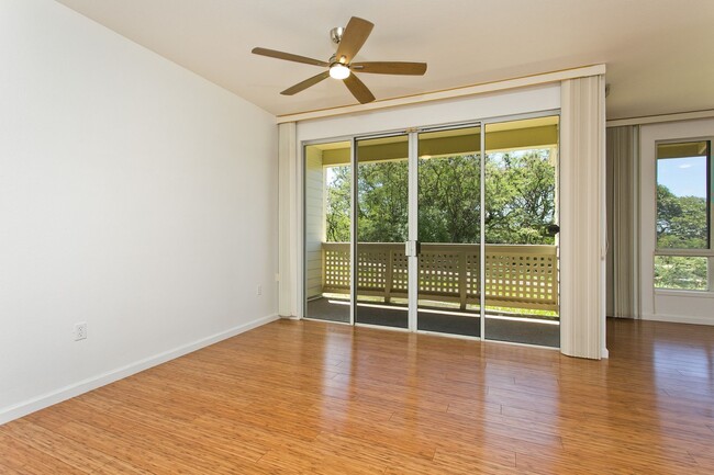 Building Photo - 3 BED, 2 BATH 2 PARKING IN GATED MOANALUA ...