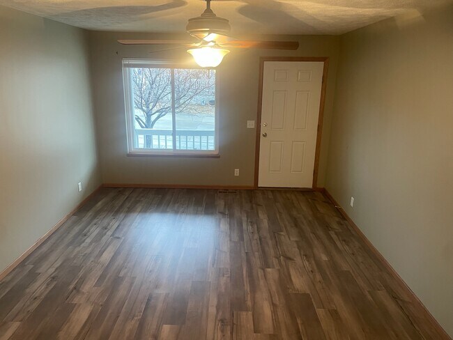 Foto del edificio - 6630 Shadow Pines Place