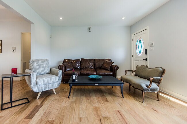 Foto del edificio - 8261 W 4th St