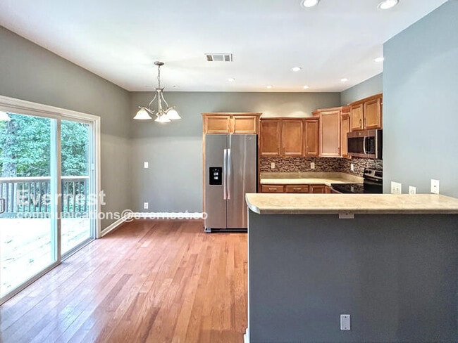 Building Photo - 520 Pippin Dr