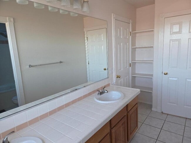 Building Photo - 1200 Glen Canyon Dr