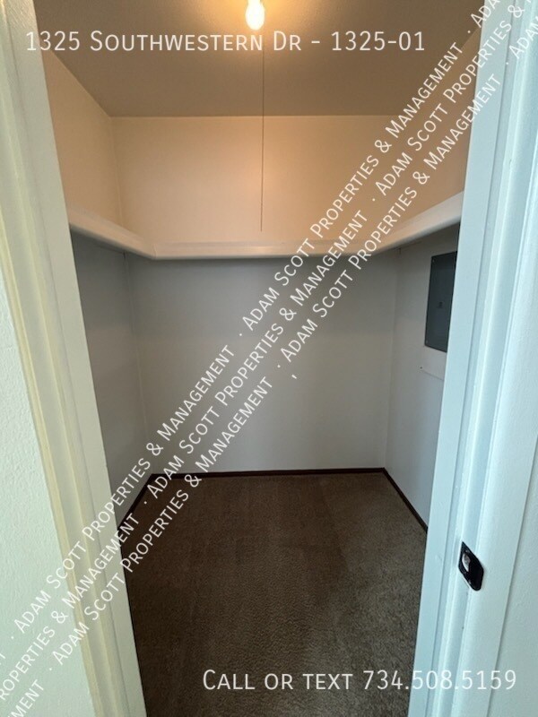 Foto del edificio - 1325 Southwestern Dr