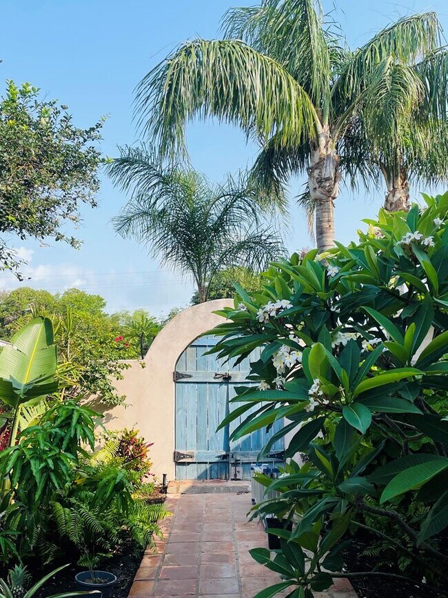 Foto del edificio - 117 W Davis St