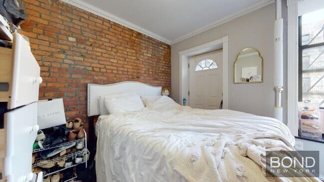 Foto del edificio - 422 E 9th St