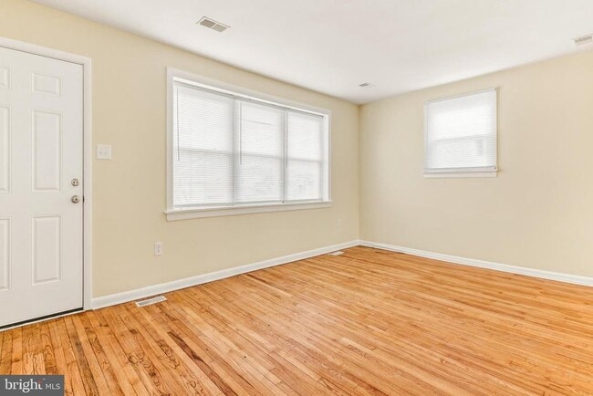 Building Photo - 305 American Way