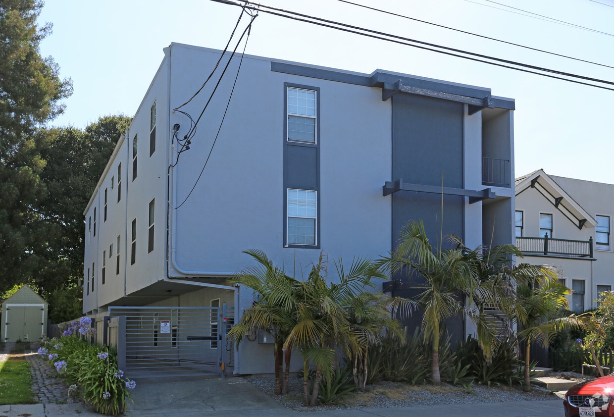 Primary Photo - 2537 Fulton St
