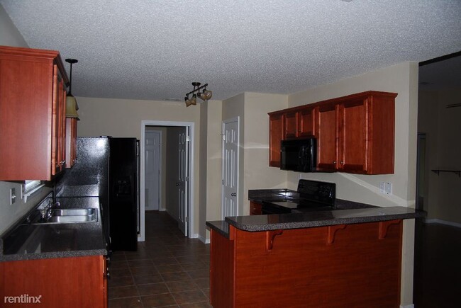 Building Photo - 3 br, 2 bath House - 15076 Cedar Springs Dr