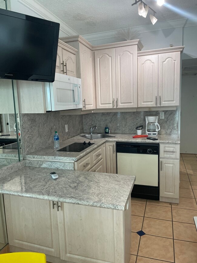 Foto del edificio - 6345 Collins Ave