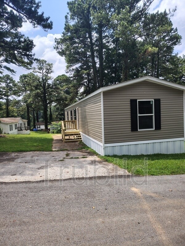 Building Photo - 8 Poole Cir