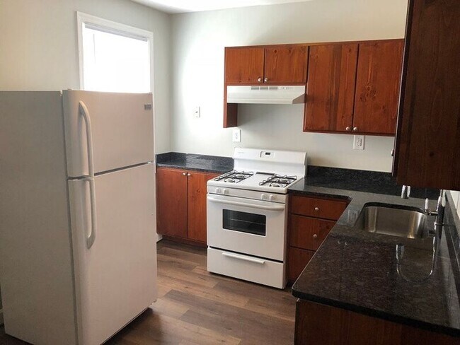 Foto del edificio - 2113 Maplewood Ave