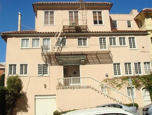 Primary Photo - 1100 Lombard St