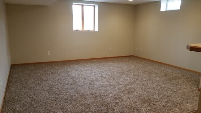 Foto del edificio - 2 Bedroom Garden Level Duplex