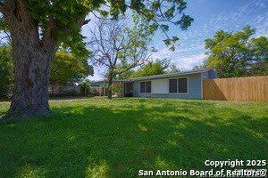 Building Photo - 219 Leonidas Dr