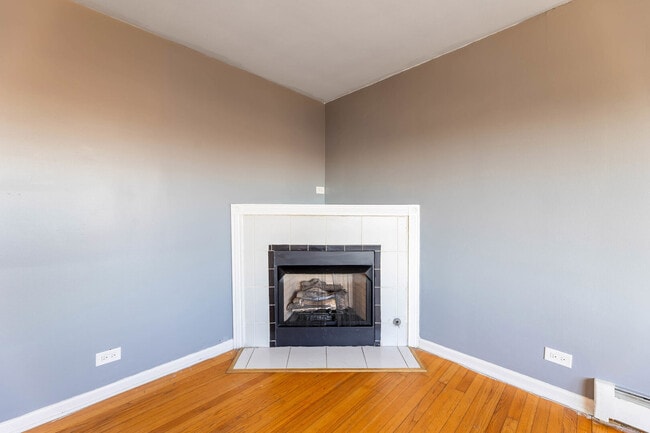 Foto del edificio - 7718 S Jeffery Blvd