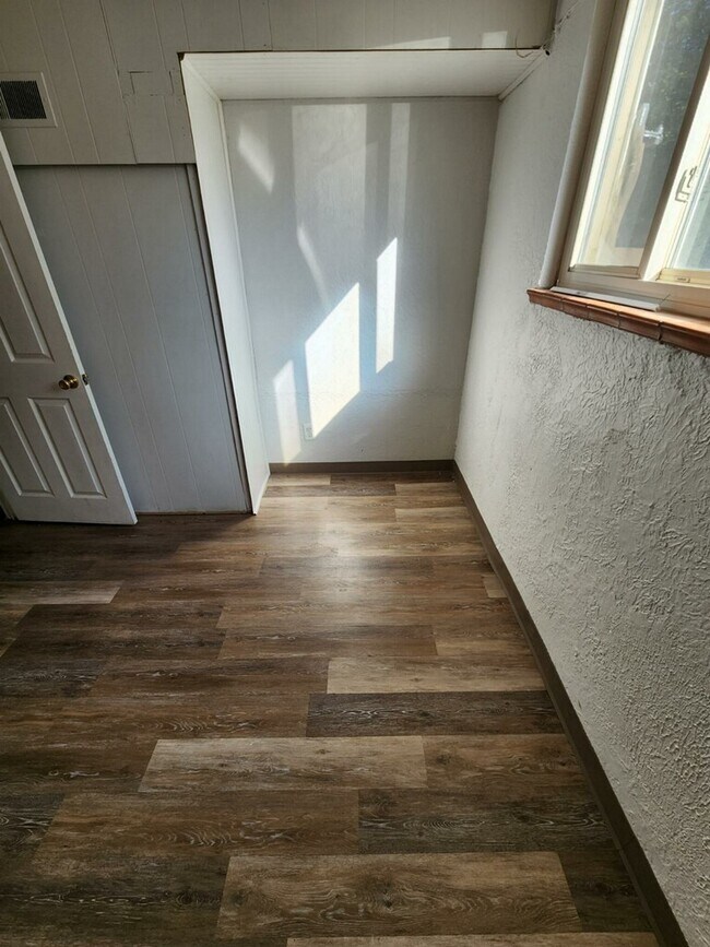 Foto del edificio - 1032 Tennyson St