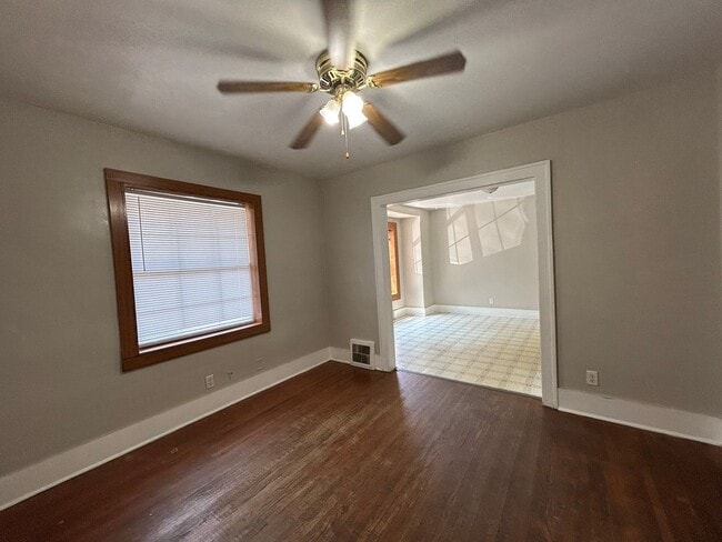 Building Photo - 1717 Roys Ave