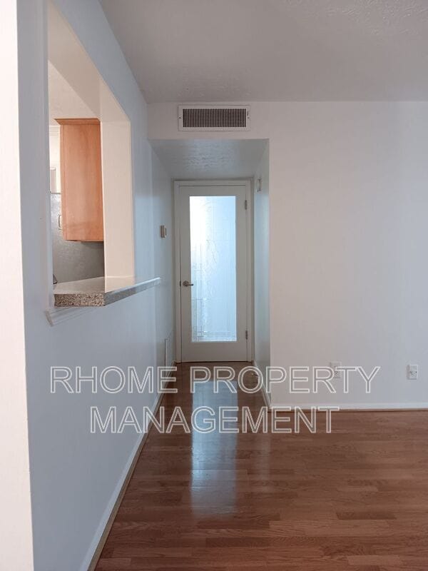 Photo - 510 Summit N Dr NE House