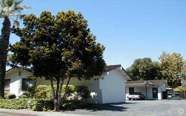 Primary Photo - 3575 Granada