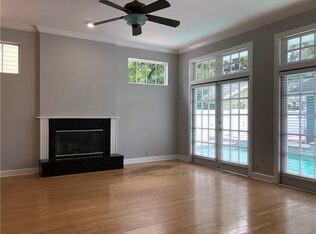 Foto del edificio - 824 S Rome Ave