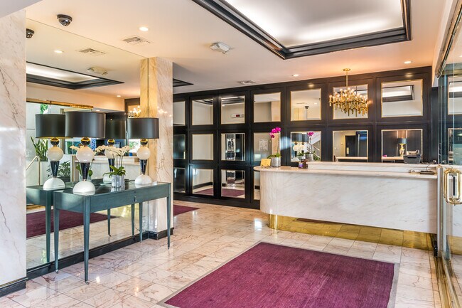 Foto del edificio - 1131 Alta Loma Rd