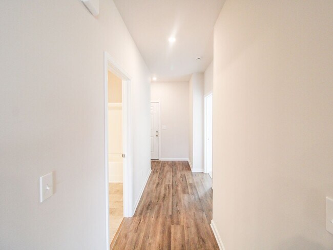 Foto del edificio - MOVE-IN Ready Home in New Market! $1,200 Rent Special!