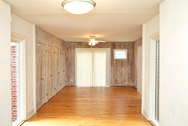 Foto del edificio - 2205 Stadium Rd