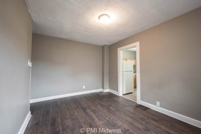 Building Photo - Charming 1 Bed Duplex with Full Bath in In...
