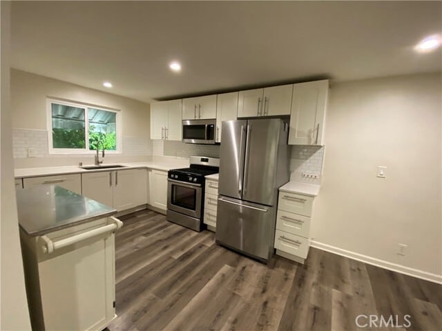 Building Photo - 208 S Park View St