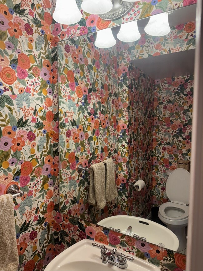 Building Photo - 5637 Independence Cir