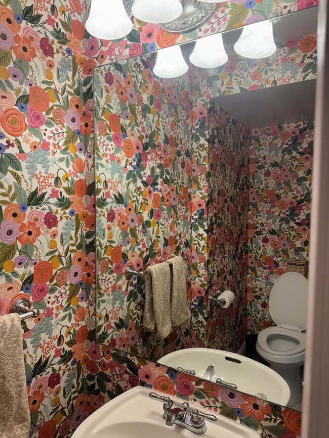 Foto del edificio - 5637 Independence Cir