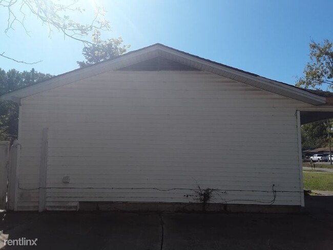 Building Photo - 1822 Pleasant Valley Pl