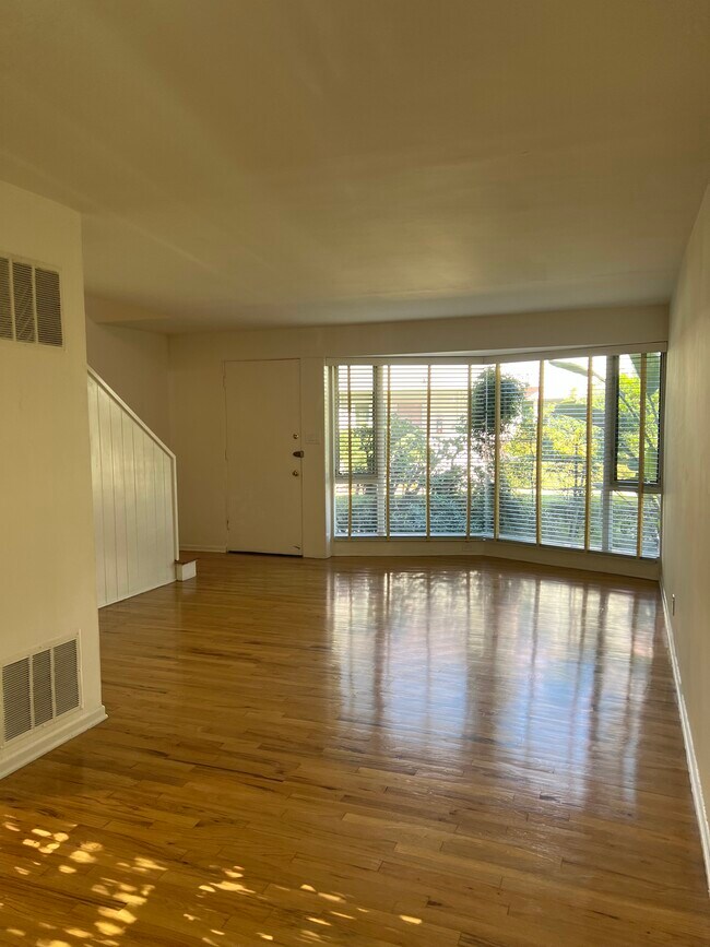 Building Photo - 1317 Lucile Ave