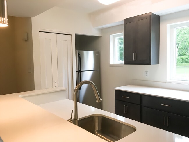 Interior Photo - Hilltop BP4