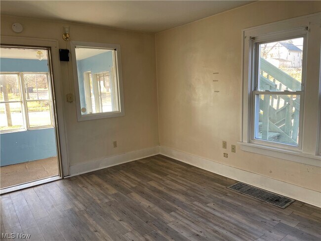 Building Photo - 1365 East Ave