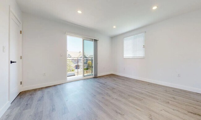 Foto del edificio - FOR RENT $4200, 4BED 3BATH,Downtown LA