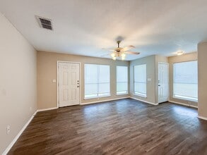 Building Photo - 113 Long Ln