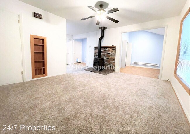 Foto del edificio - 3 br, 2 bath House - 5075 SW Fairmount Dr.