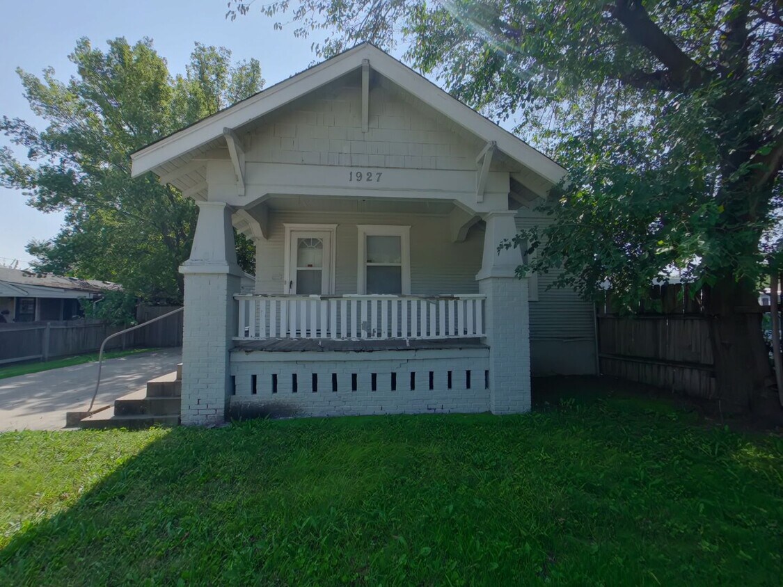 Foto principal - 1927 W McCormick St