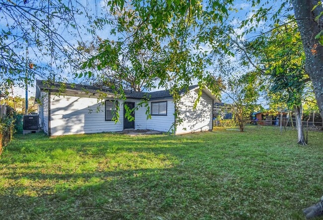 Building Photo - 428 De Haven St