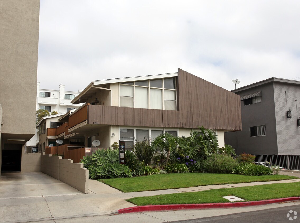 Primary Photo - Kiowa Apartments