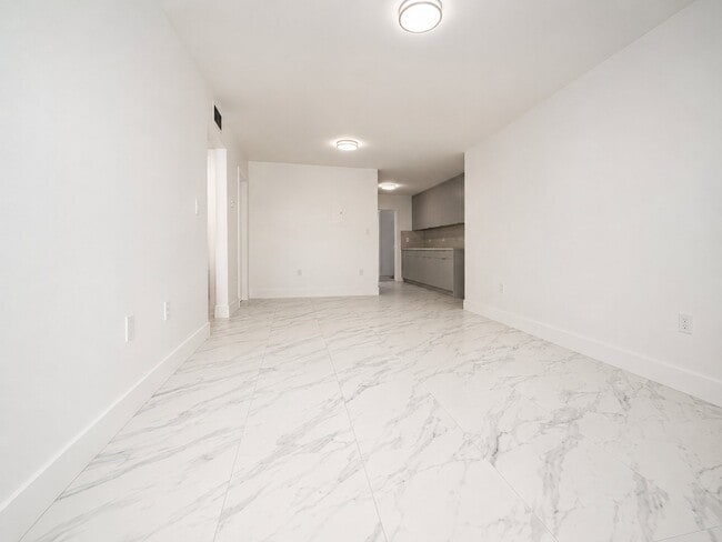 Building Photo - 1270 W 42nd St