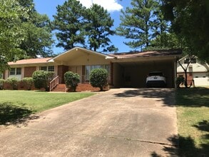 Building Photo - 946 Boswell Dr
