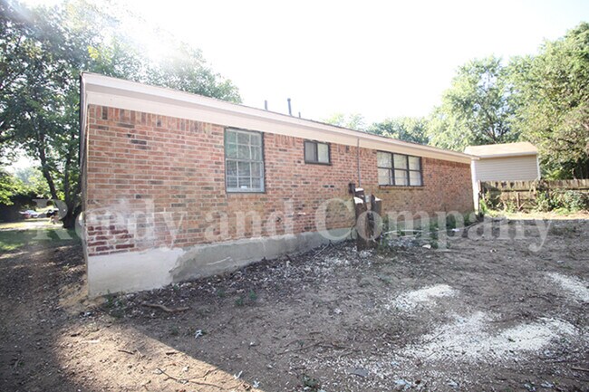 Building Photo - 3067 Claudine Cove