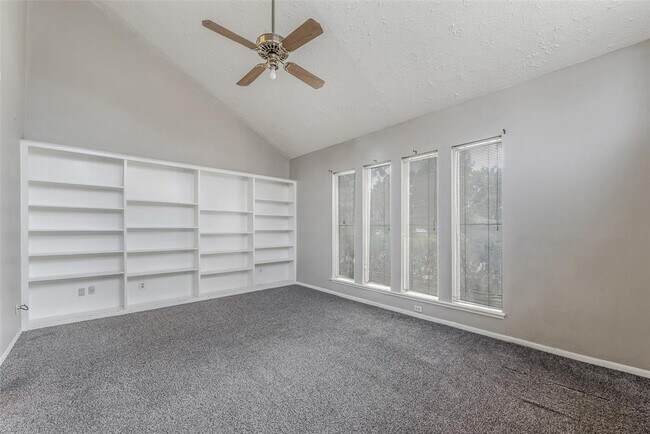 Foto del edificio - 13318 Queensride Ln