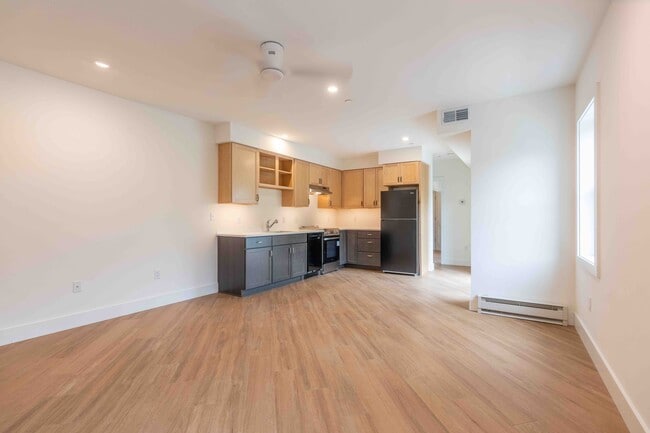 Large Kitchen with Quartz Countertops and Energy Star Appliances - 517 18th St